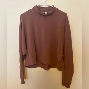 Lululemon cropped mock neck top